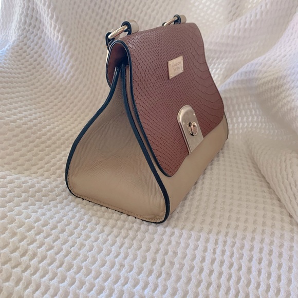 Leather handbag crossbody or arm carry - Picture 5 of 7